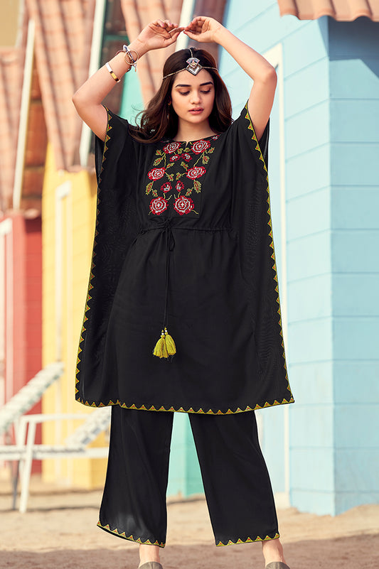 Black kaftan co-ord set with thread work